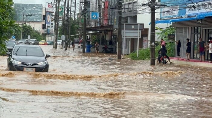 ภาคใต้ของประเทศไทย: ฝนตกหนักและน้ำท่วมฉับพลัน